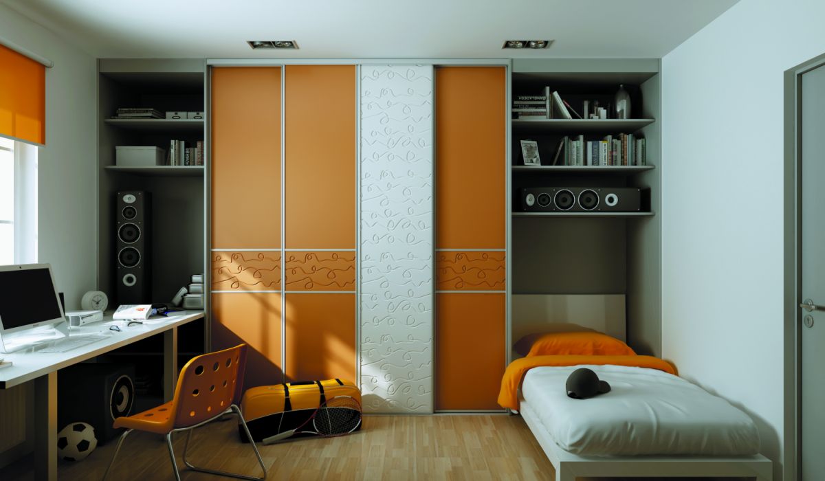 studentský pokoj v kombinaci oranžové a bílé barvy