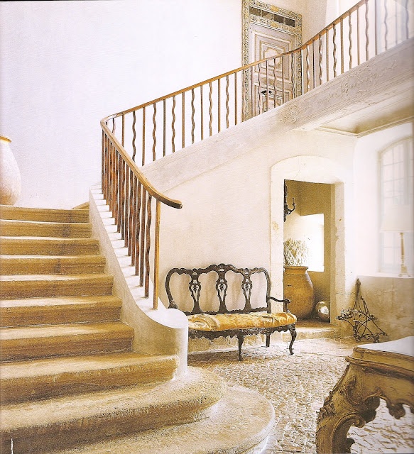 Hala a schodiště - 