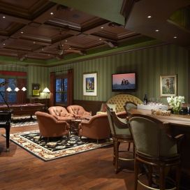 Herna a odpočinková místnost v rustikálním stylu Denis Hawlicek 