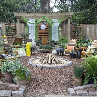 Zahradní prostor s ohništěm - 