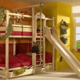 Dětský pokoj, postel s klouzačkou