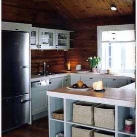 Kuchyně v podkroví - dřevěné obložení