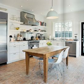 Kuchyň s cihlovou podlahou Marianna Conti