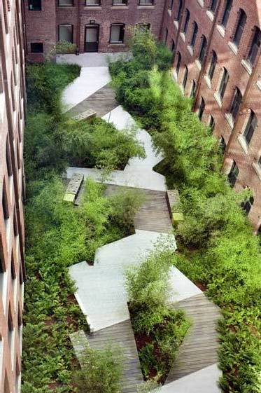Moderní cesta v zeleni ve dveře oživí bydlení - 