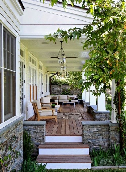 Kámen a dřevo na verandě - 