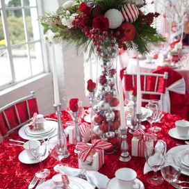 červenobílá vánoční dekorace pro sváteční stůl Jana Grisanti