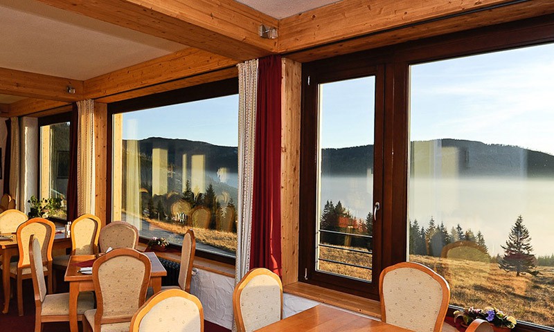 Okna horské restaurace - Vekra okna