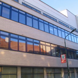Okna komerční budovy