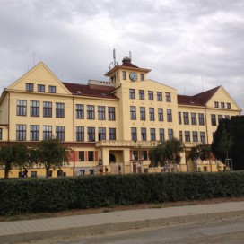 Základní škola Mšeno Vekra okna