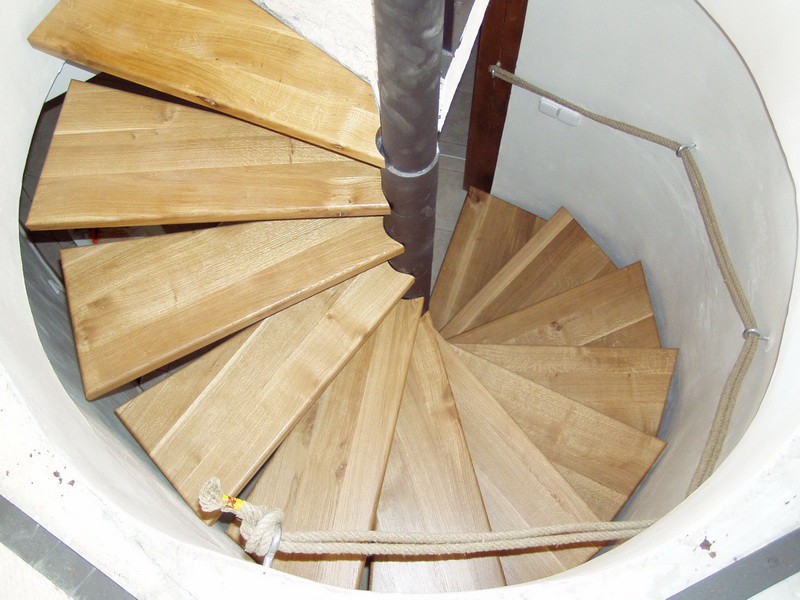 Dřevěné schody a schodiště - fotogalerie - Fotogalerie - Truhlářství Miček  - Truhlářství Miček 