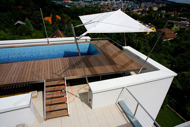 Bazén a podlaha  z tropického dřeva - ToTEM