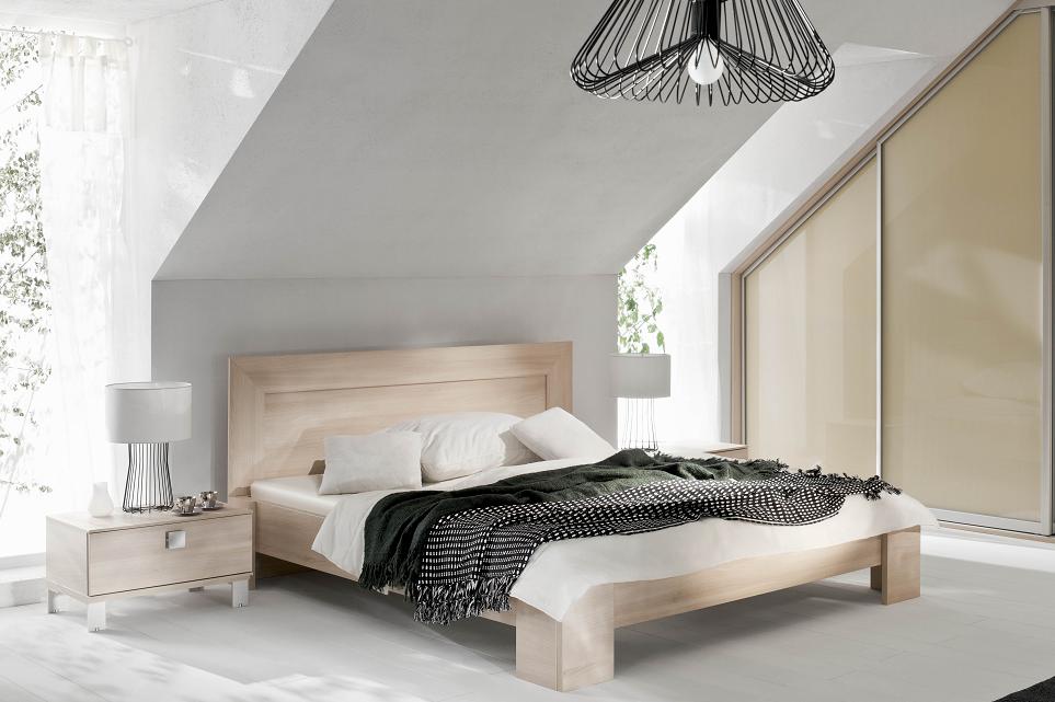 Podkrovní ložnice ze světlého dřeva - Komandor – výrobce vestavěných skříní a kvalitního nábytku na míru