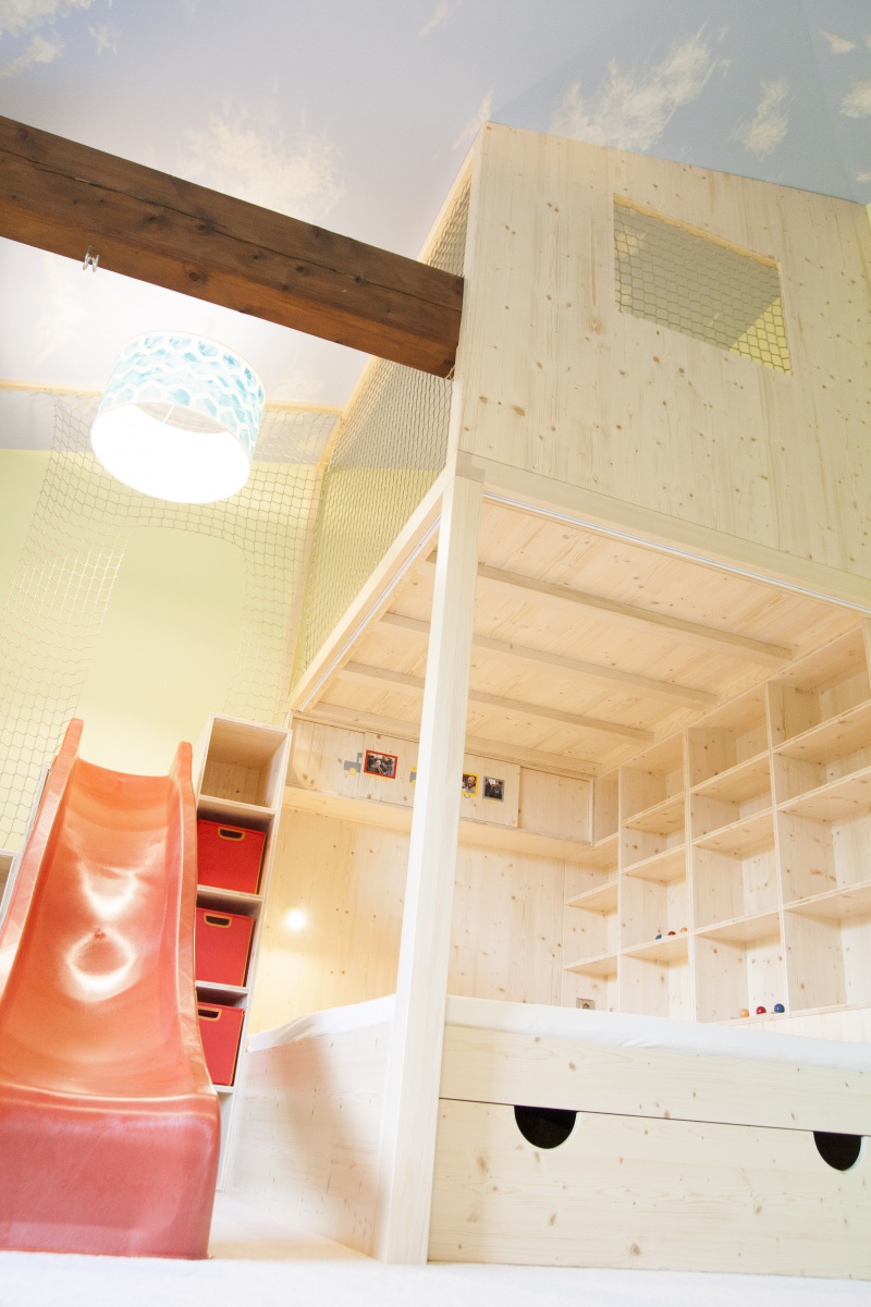 Dětský pokoj v podkroví se skluzavkou - Little design
