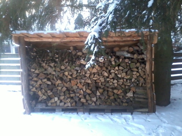 Masivní dřevník pro palivové dřevo - zMASIVU s.r.o.