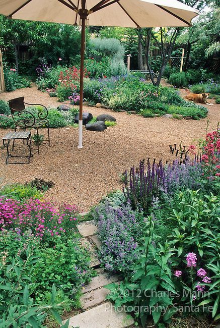 Přirozený prostor pro zahradní sezení - 