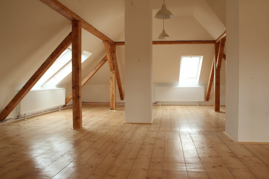 Renovace dřevěné podlahy - PARKETCENTRUM s.r.o.