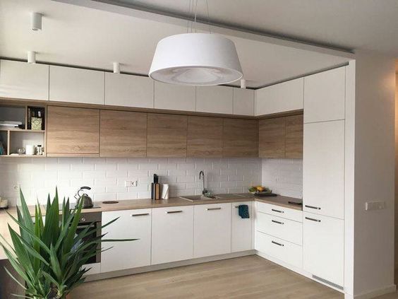 Moderní kuchyň do L až do stropu - 