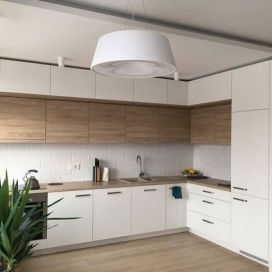 Moderní kuchyň do L až do stropu
