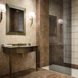 Detail luxusní koupelny Marble od Versaceho