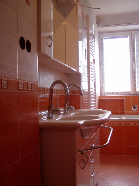 Rekonstrukce koupelny v cihlové bytovce - AZ-Kratochvíl