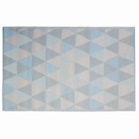 COLOUR CLASH Venkovní koberec trojúhelníky 180 x 120 cm - pastelově modrá Butlers.cz