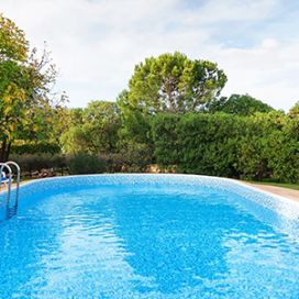 Zmáhá Vás vedro? Zahradní bazén je skvělé ochlazení do horkých letních dnů!