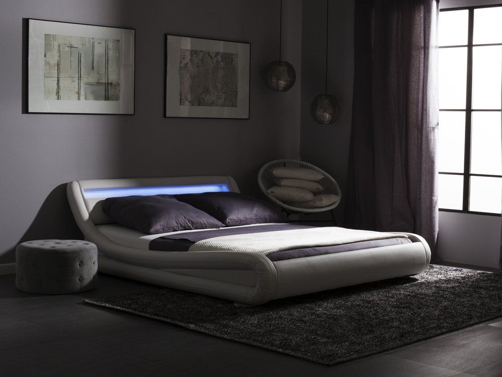 Vodní postel z umělé kůže s LED 160 x 200 cm bílá AVIGNON - Beliani.cz