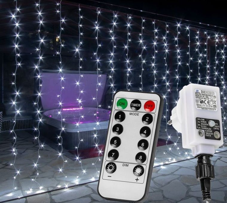 VOLTRONIC Vánoční světelný závěs - 6 x 3 m, 600 LED, studeně bílý - Kokiskashop.cz