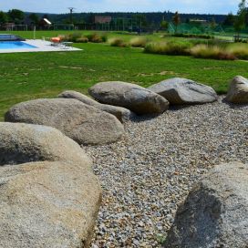 Zahradní prvek z kamenů a okolí zahradního bazénu Ladislav Nevlida, DiS