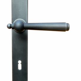 GALBUSERA Kovaná klika na dveře model 2900