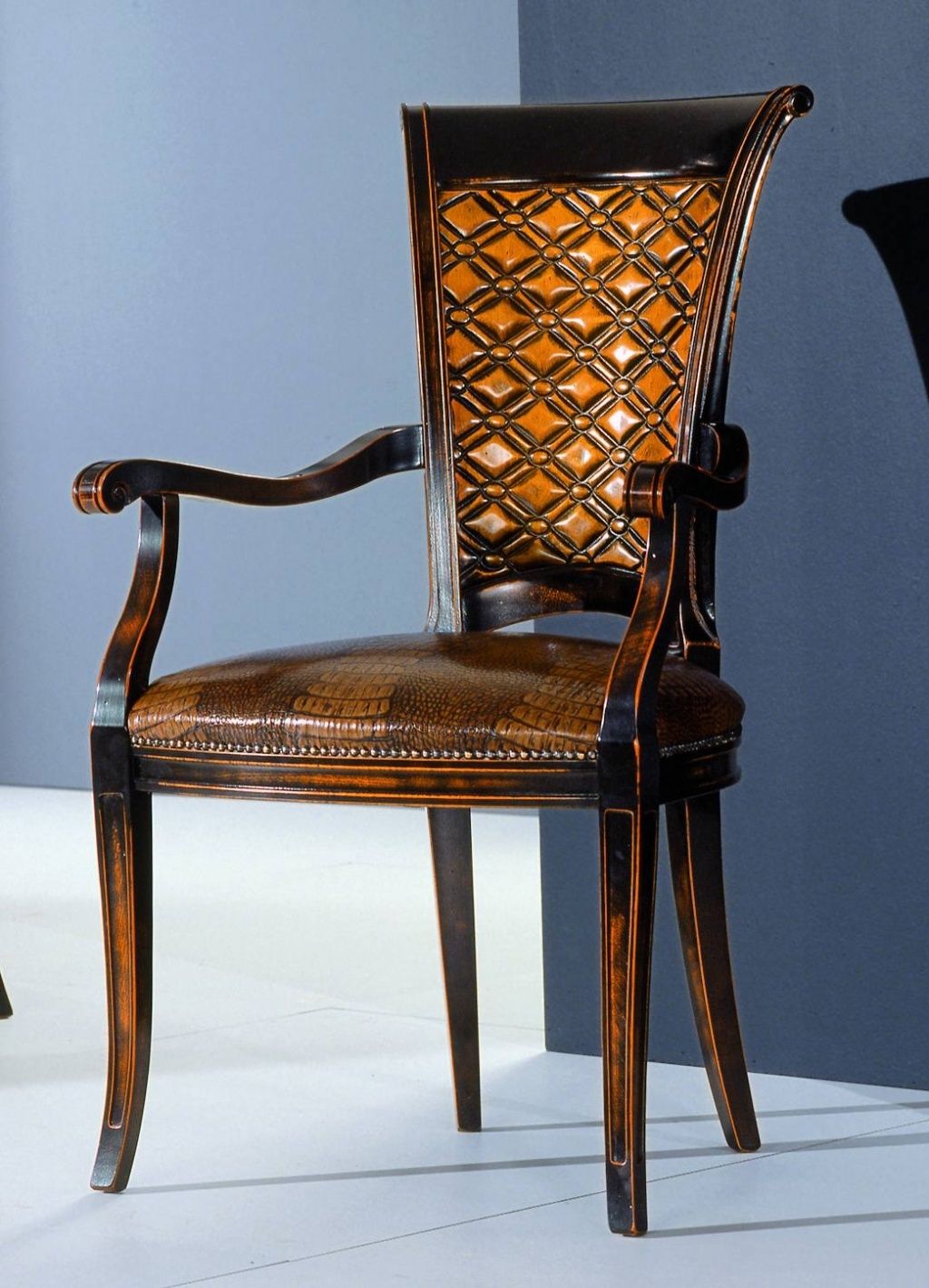 Stylová židle s opěrkami hnědá kůže zlato černý efekt 58x58x100 Mdum - M DUM.cz