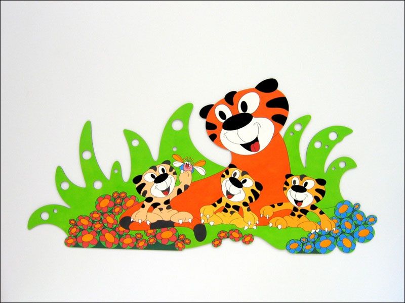 Dřevěná dekorace na zeď tygr s mláďaty 150x74cm - Eurokosik.cz