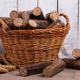 S dřevěnými briketami vytopíte váš dům levně a ekologicky