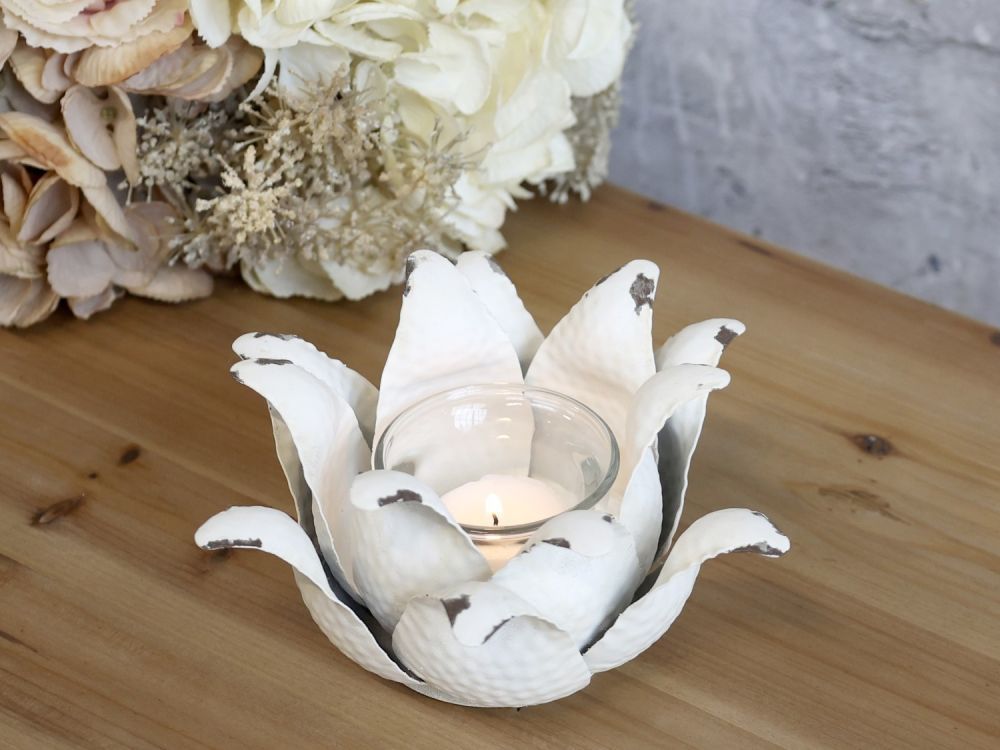 Krémový antik svícen ve tvaru květu na čajovou svíčku Flow - Ø 16*9cm Chic Antique - LaHome - vintage dekorace