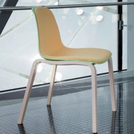 LUXY - Židle EPOCA EP2 s dřevěnou podnoží - částečně polstrovaná