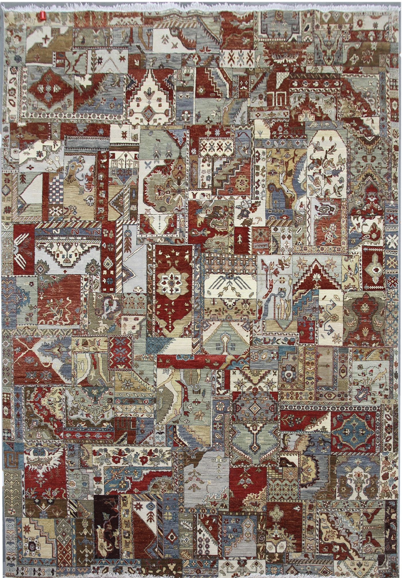 Diamond Carpets koberce AKCE: 305x425 cm Ručně vázaný kusový koberec Diamond DC-PATCH RED MULTI - 305x425 cm - Mujkoberec.cz