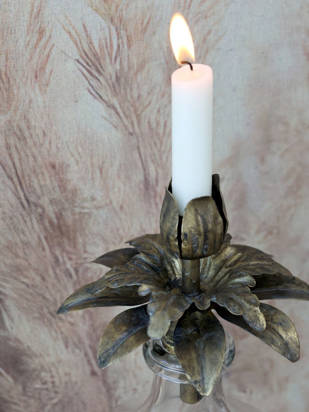 Bronzový antik svícen ve tvaru květu na láhev Floral - Ø 13*14cm Chic Antique - LaHome - vintage dekorace