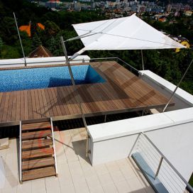 Bazén a podlaha  z tropického dřeva ToTEM