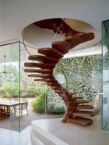 Dřevěné designové schodiště - 