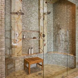 Koupelna s mozaikovým obkladem Kamila Zedníčková