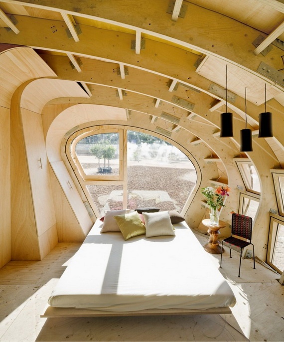 Ložnice v dřevěné zaoblené stavbě - 