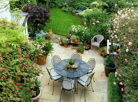 Terasa v pěkné zahradě - 