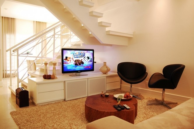 Obývací pokoj pod schody - 