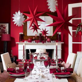 Vánoční stůl v červené