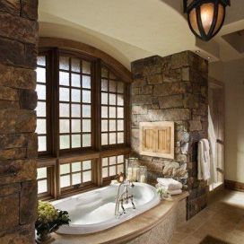 Koupelna s kamenným obkladem
