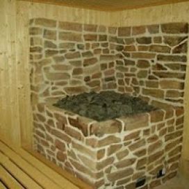 Kamenná dekorace v sauně
