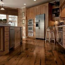Dřevěná podlaha v kuchyni