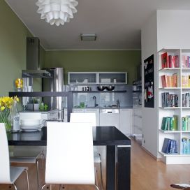 Obývací pokoj a kuchyňský kout vaidaDESIGN