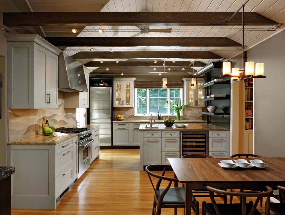 Kuchyň plná dřeva - 