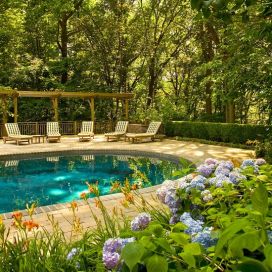 Venkovní bazén ukrytý v zahradě FilipCerman 